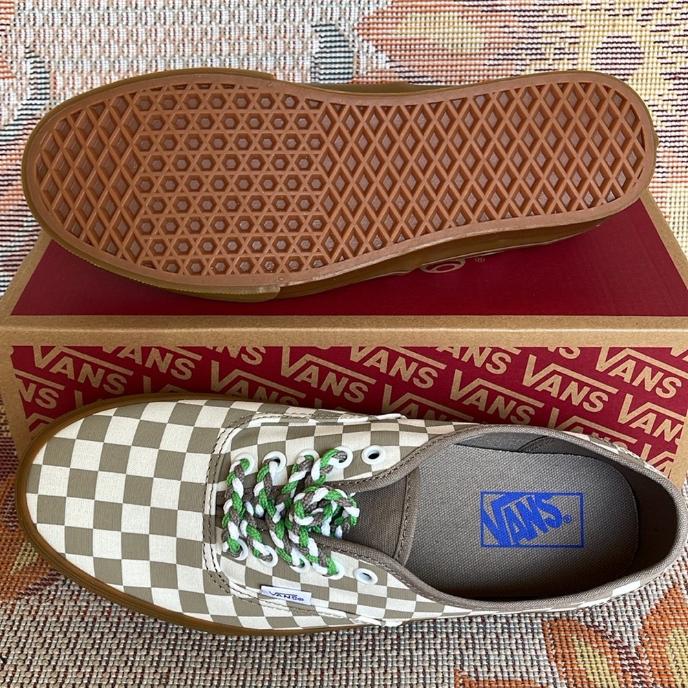 Vans WMNS Authentic
Checkerboard Moon Rock
VN0009PVCH8
SNEAKERS - Picture 5 of 16